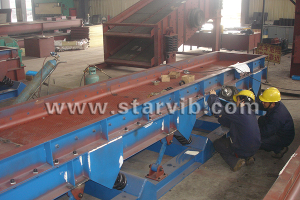 為上?？评展驹O(shè)計(jì)制造的連桿輸送機(jī)